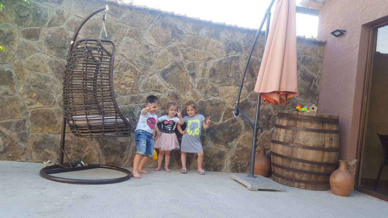 Guest House Elene Gori Exterior photo